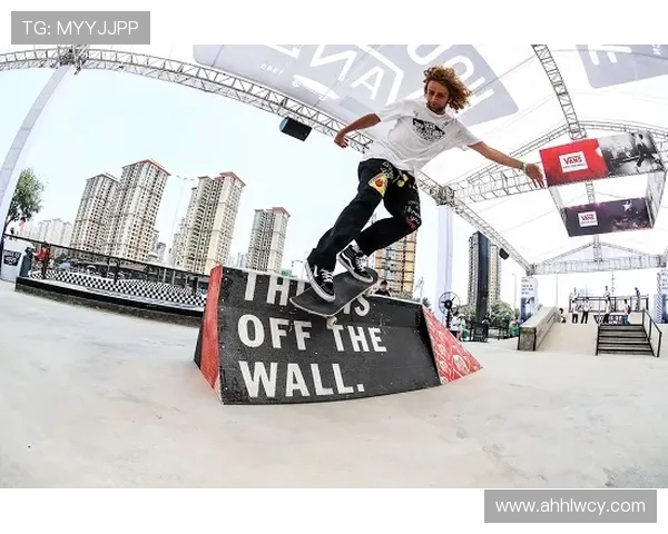 深圳滑板队的蜕变与成长:世界滑板锦标赛背后的奋斗故事 深圳滑板队的蜕变与成长:世界滑板锦标赛背后的奋斗故事