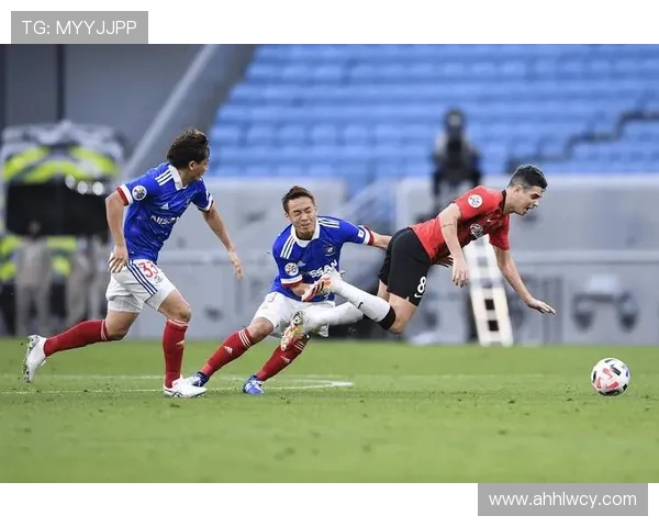 山神山形与金泽塞维的激烈对决展现足球魅力与战术智慧的巅峰较量