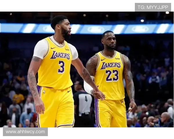 洛杉矶湖人与圣安东尼奥马刺的激烈对决引发球迷热议